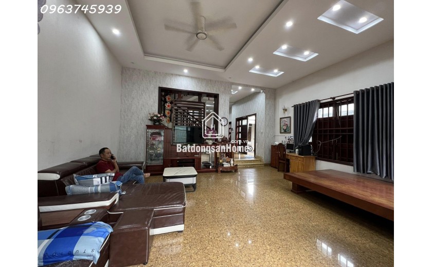 Biệt Thự Ngang 12m Hiếm Có, 242m2 Trung Tâm Dĩ An, Hoàn Công, 8.2 Tỷ